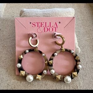 New Stella & Dot studded tortoise earrings
